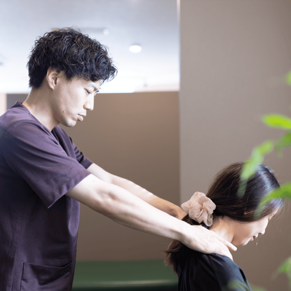 国家資格を持つ院長が施術するイメージ